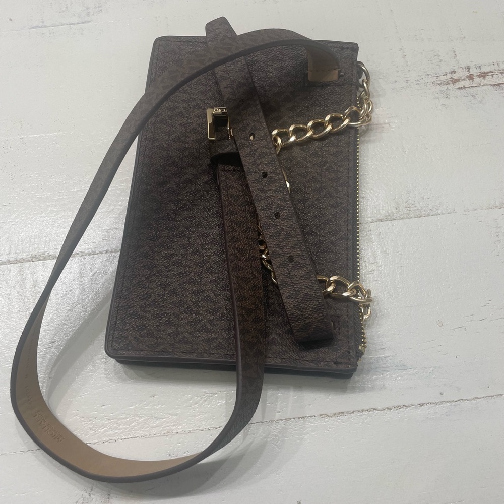 Micheal Kors belt bag - Picture 4 of 8